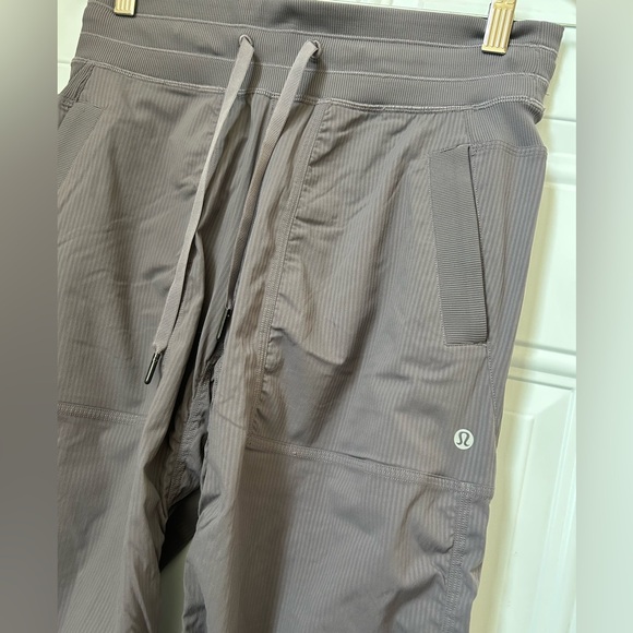lululemon Dance Studio Pants - size 6 - Picture 3 of 3